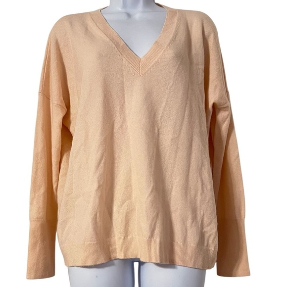 J. Crew V-Neck Boyfriend Sweater Cashmere in Light Pink Sz M Relaxed Fit - Picture 1 of 12